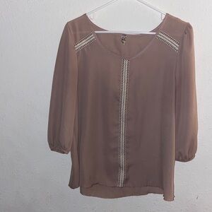 Women’s size extra large, Bella D elegant, sheer top T27